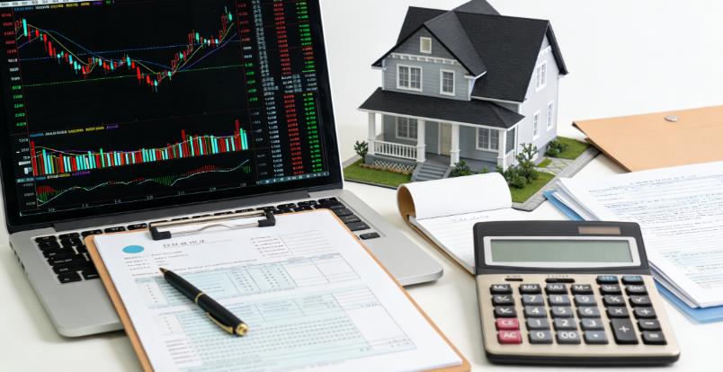2026 Capital Gains Tax: How to Calculate & Legally Lower Rates When Selling Stocks or Real Estate